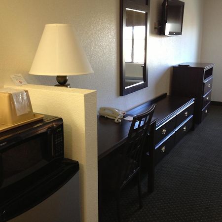 Howard Johnson By Wyndham Lubbock Tx Esterno foto