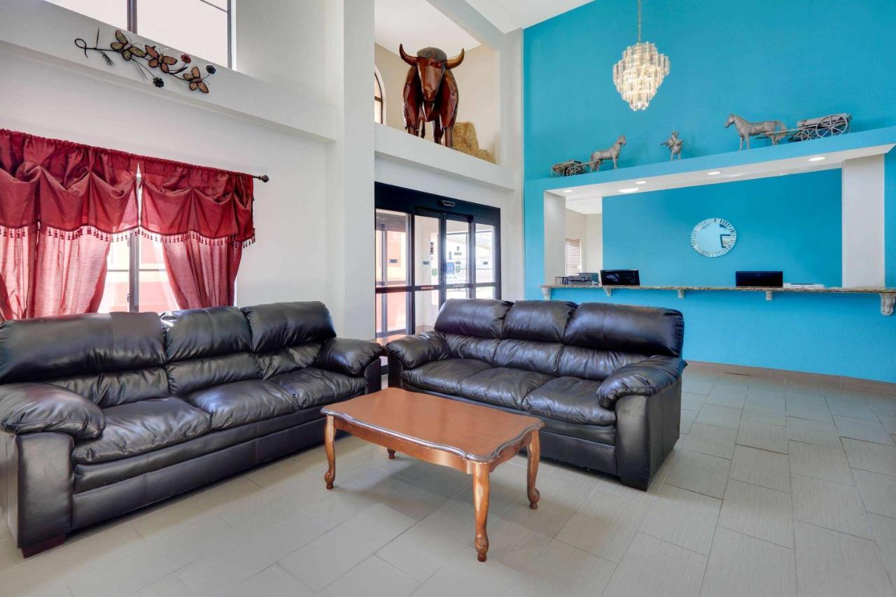 Howard Johnson By Wyndham Lubbock Tx Esterno foto