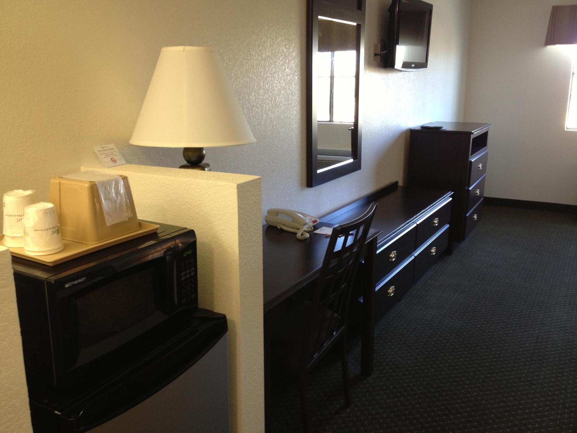 Howard Johnson By Wyndham Lubbock Tx Esterno foto