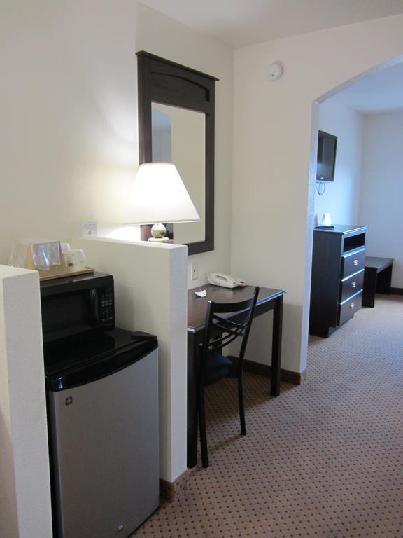 Howard Johnson By Wyndham Lubbock Tx Esterno foto