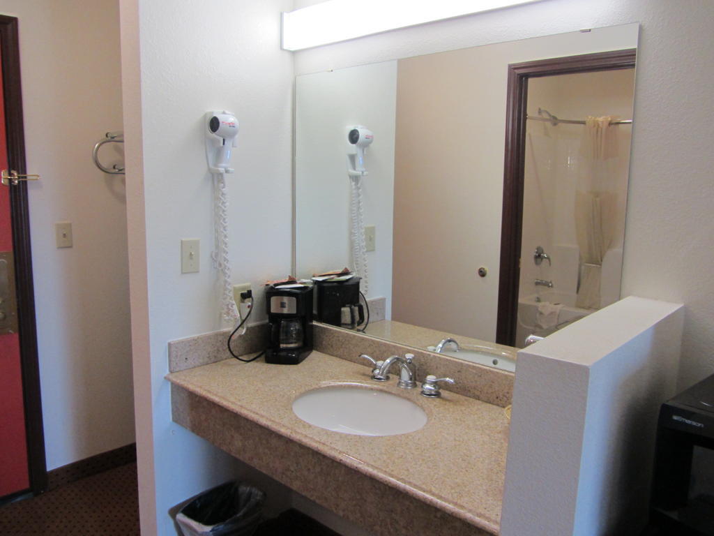 Howard Johnson By Wyndham Lubbock Tx Esterno foto